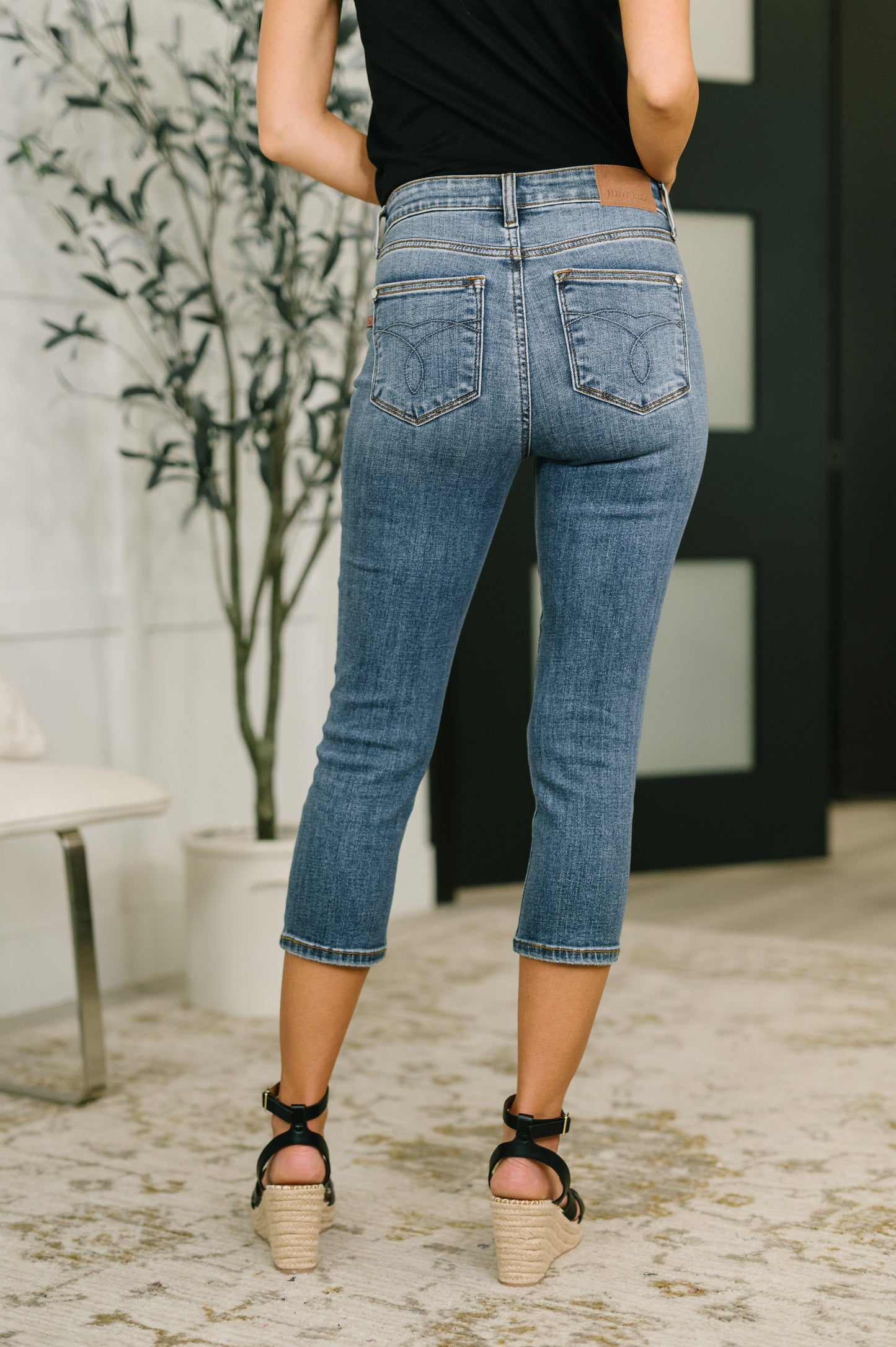 Deborah Mid Rise Capri
