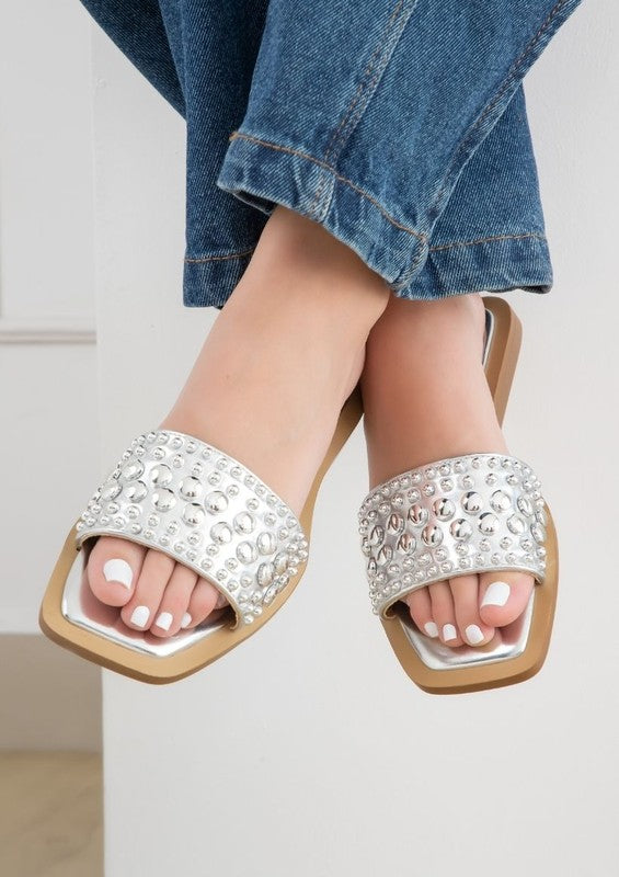 GIA SUMMER SANDALS WITH STUDS - FLATS