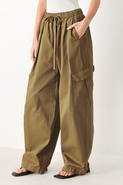 STAY IN MOTION WOVEN BARREL PANTS