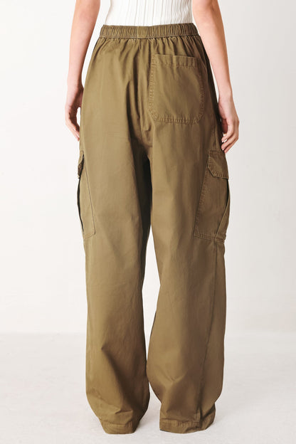 STAY IN MOTION WOVEN BARREL PANTS
